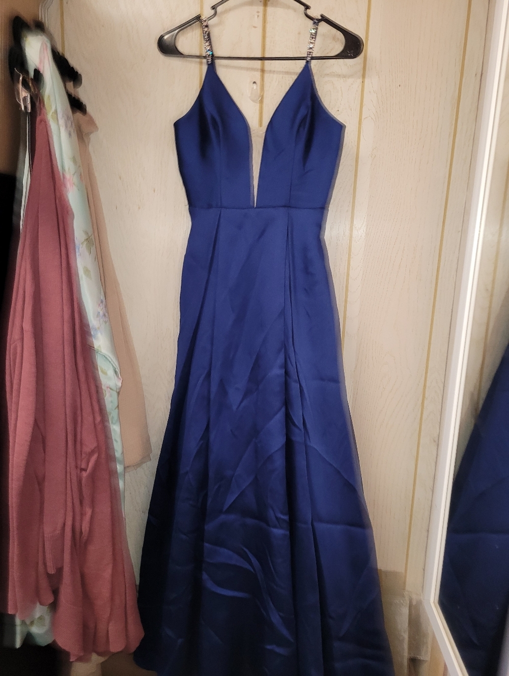 Elegant Royal Blue Spaghetti-Strap Evening Gown